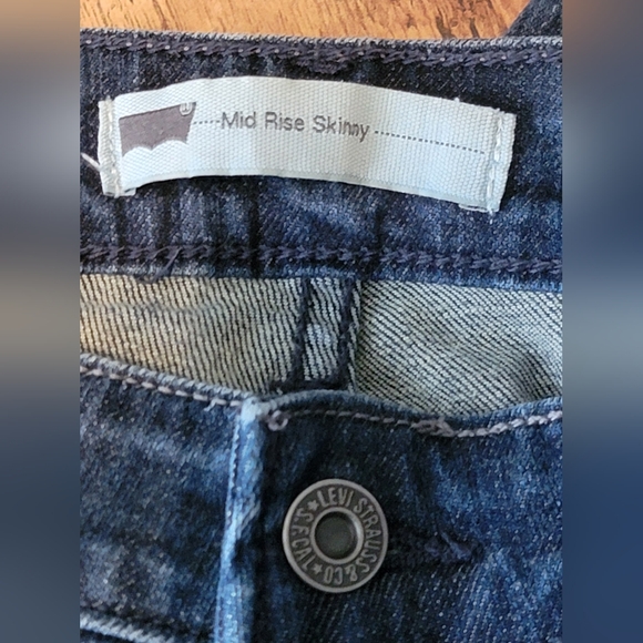 Levis Mid Rise Skinny 30x30 - Picture 2 of 7